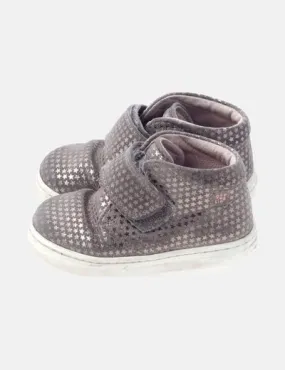 Garvalín Zapatilla marrón estampado estrellas