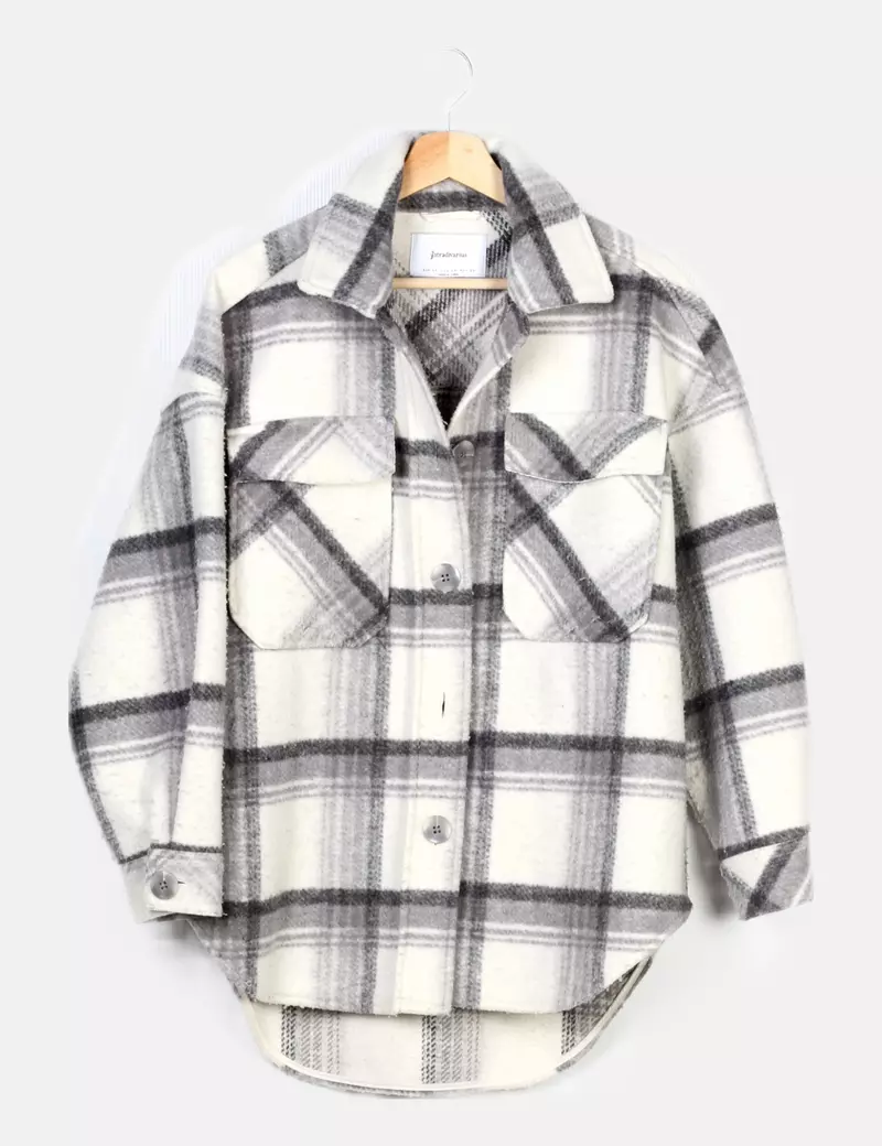 Stradivarius Sobrecamisa blanca a rayas casual